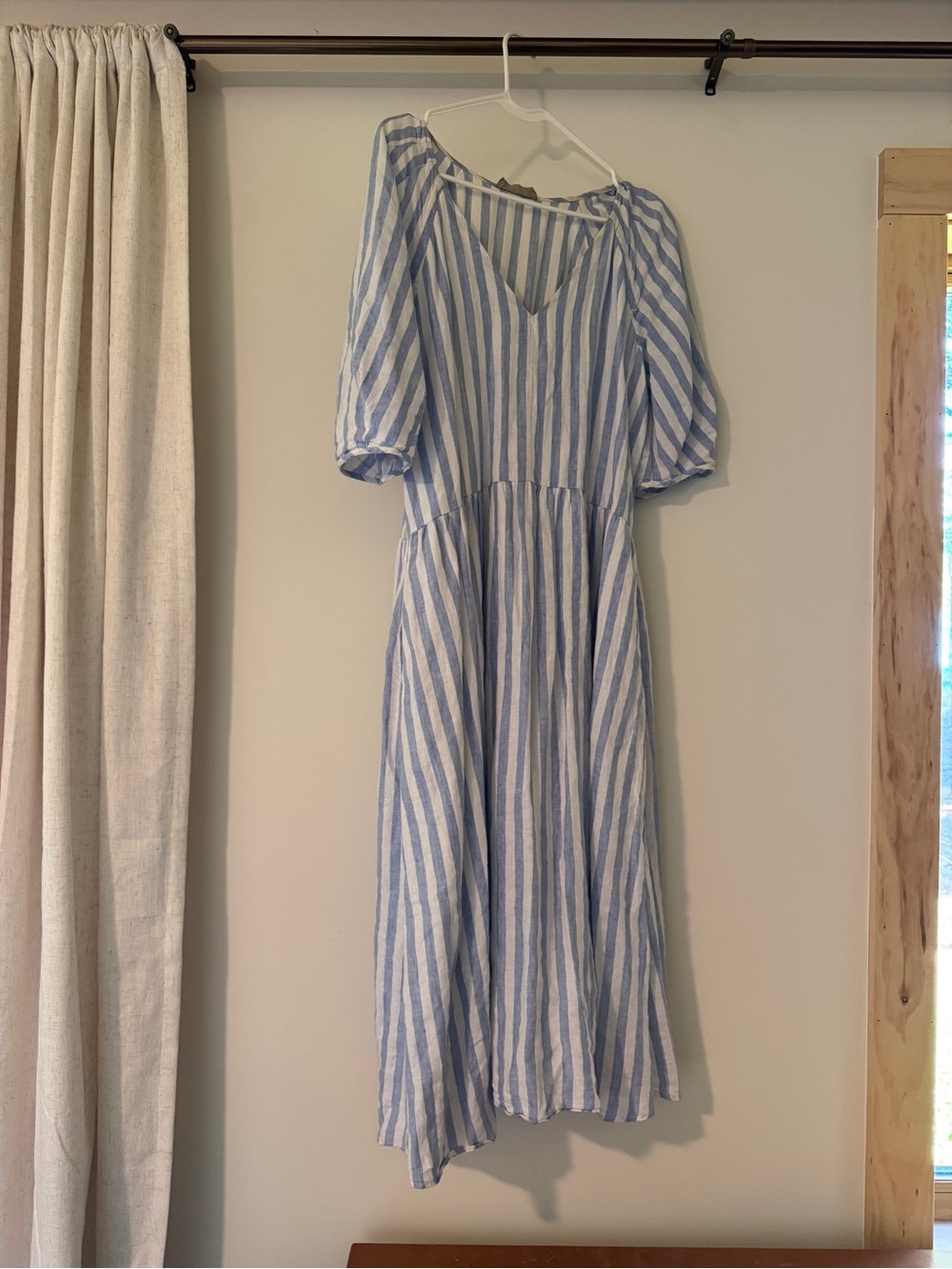 Everlane Linen Oversized Puff Sleeve Dress - Picture 2 of 4